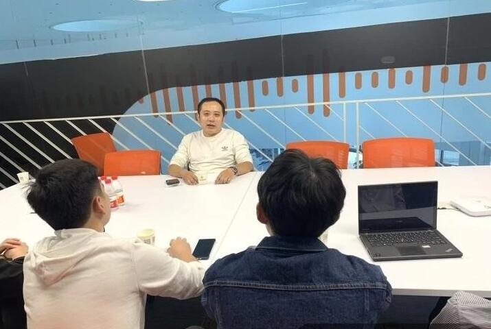 網(wǎng)絡公司老板開飯館給員工發(fā)工資